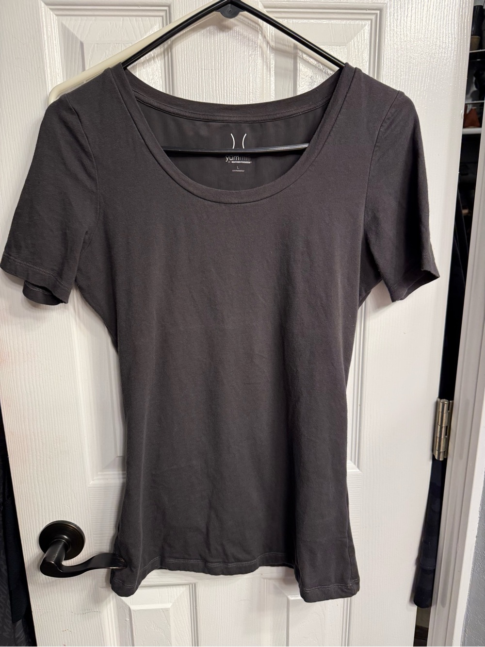 Yummie by Heather Thomson gray Scoop Neck Short Sleeve Tee